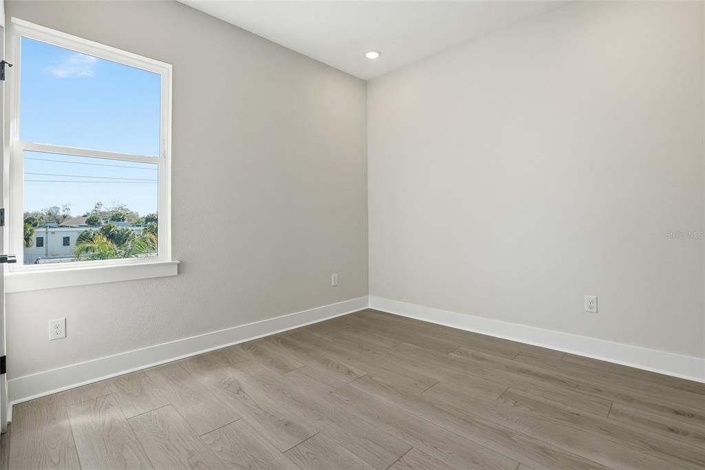 For Sale: $950,000 (3 beds, 3 baths, 2108 Square Feet)