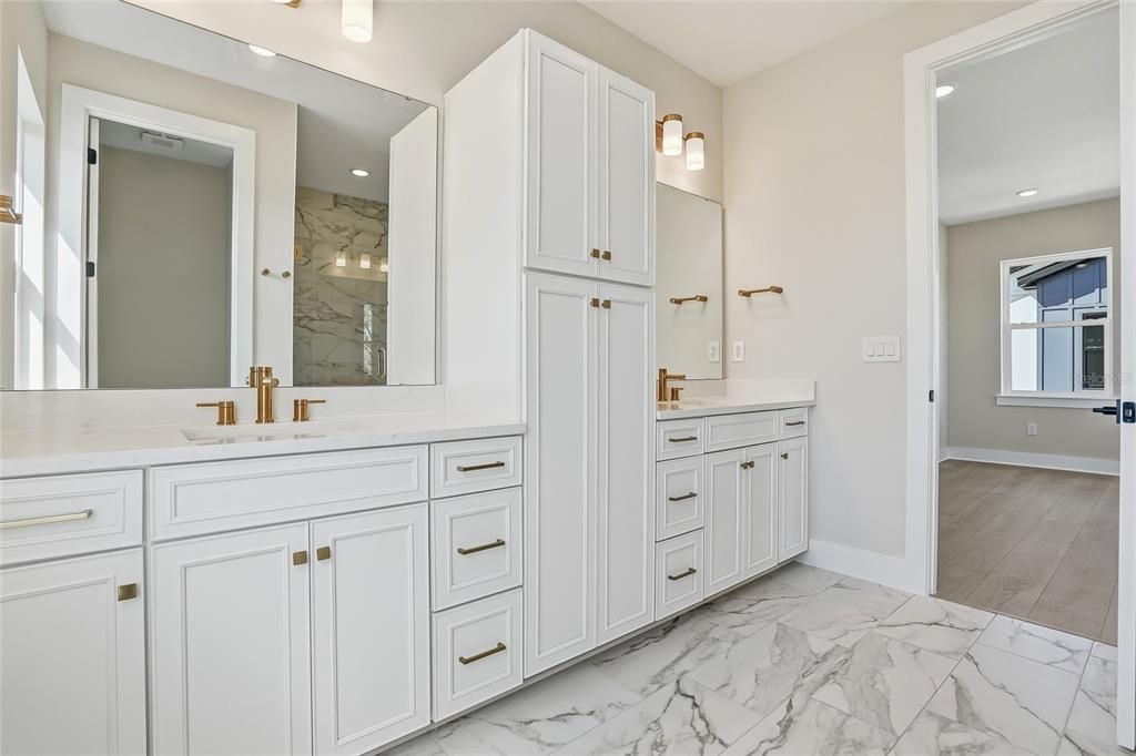 For Sale: $950,000 (3 beds, 3 baths, 2108 Square Feet)