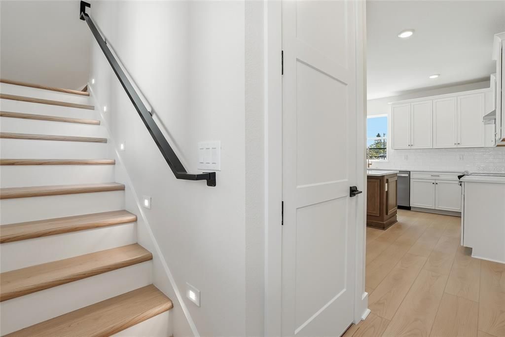 For Sale: $950,000 (3 beds, 3 baths, 2108 Square Feet)
