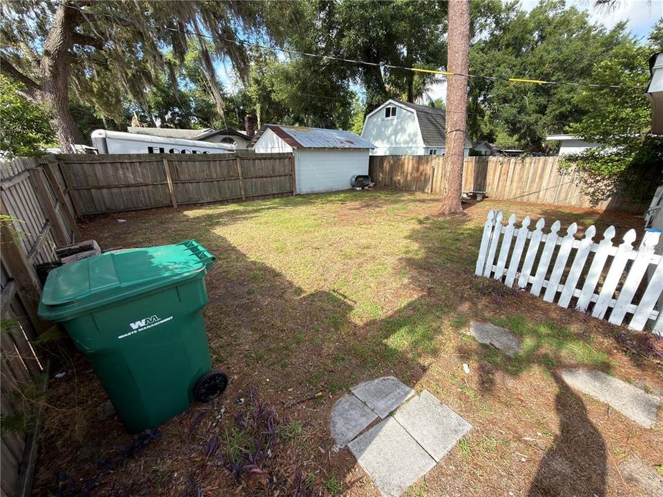 For Sale: $220,000 (2 beds, 1 baths, 868 Square Feet)