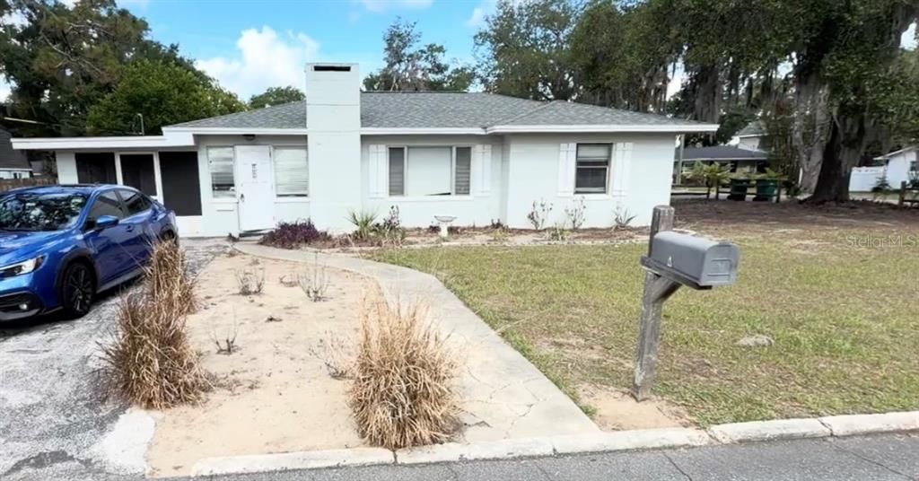 For Sale: $220,000 (2 beds, 1 baths, 868 Square Feet)