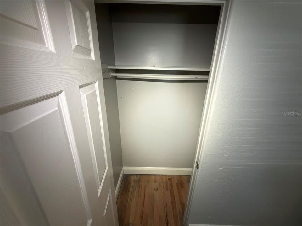 For Sale: $220,000 (2 beds, 1 baths, 868 Square Feet)