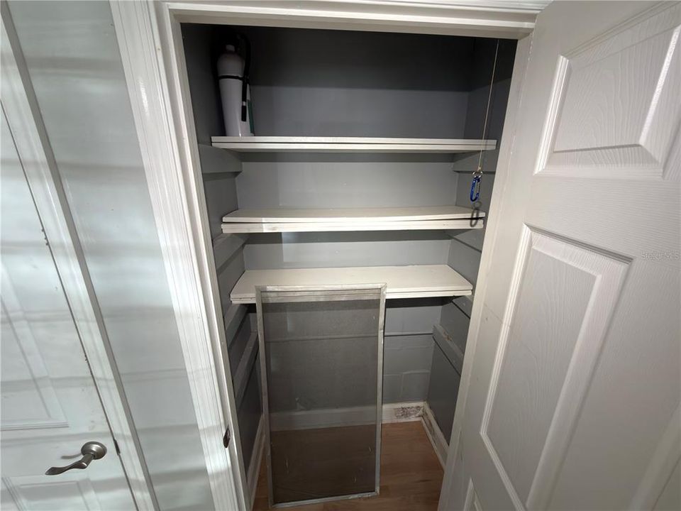 For Sale: $220,000 (2 beds, 1 baths, 868 Square Feet)