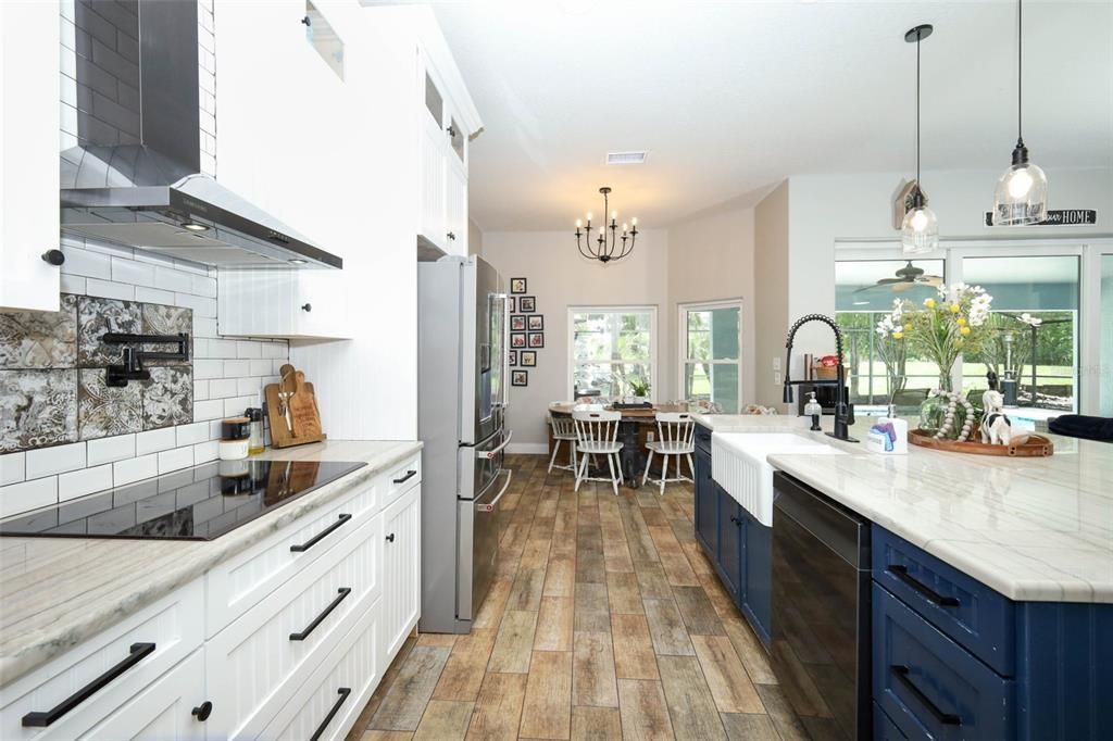 For Sale: $925,000 (5 beds, 3 baths, 2593 Square Feet)