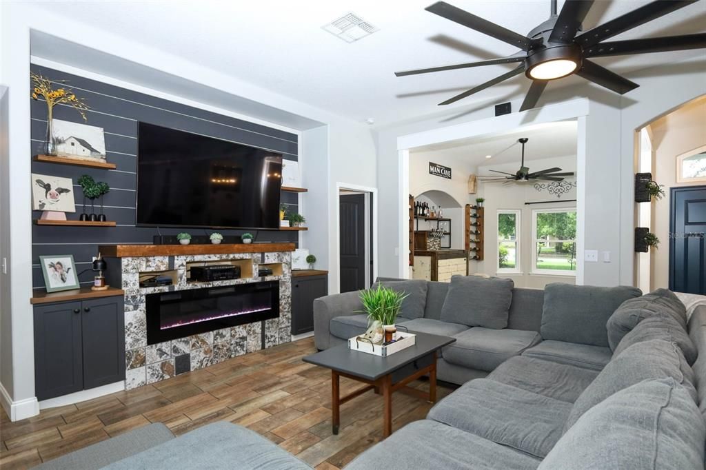 For Sale: $925,000 (5 beds, 3 baths, 2593 Square Feet)