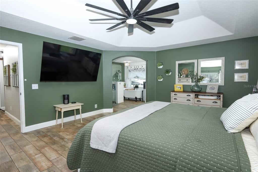 For Sale: $925,000 (5 beds, 3 baths, 2593 Square Feet)