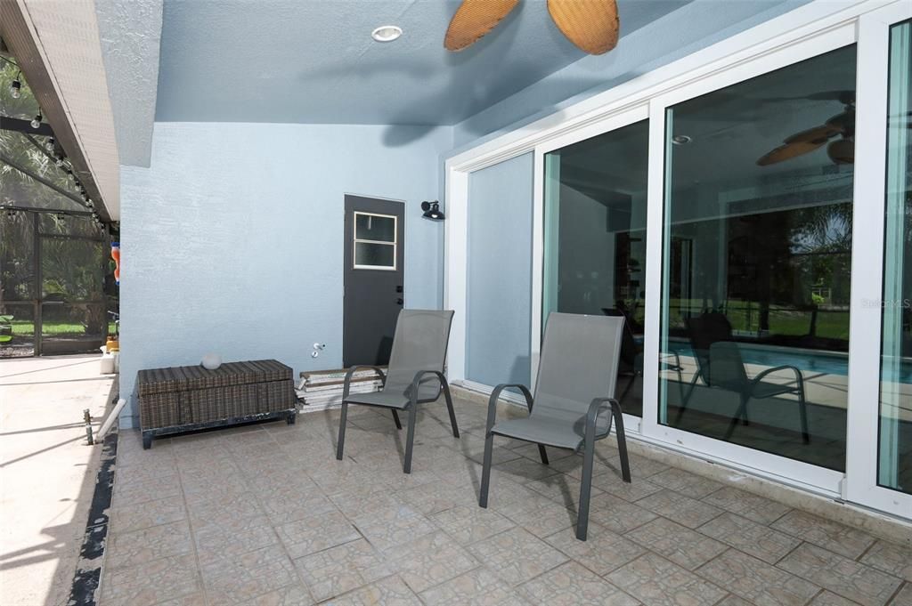 For Sale: $925,000 (5 beds, 3 baths, 2593 Square Feet)