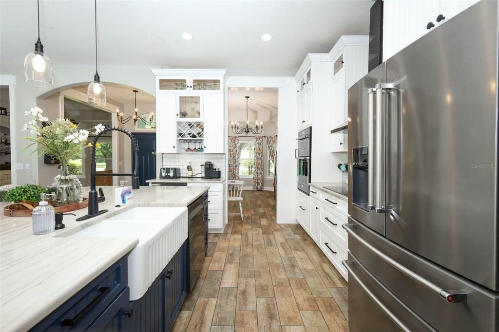 For Sale: $925,000 (5 beds, 3 baths, 2593 Square Feet)
