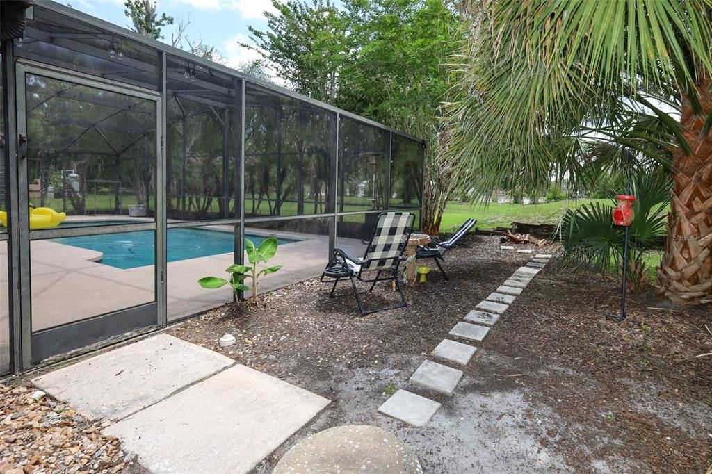 For Sale: $925,000 (5 beds, 3 baths, 2593 Square Feet)