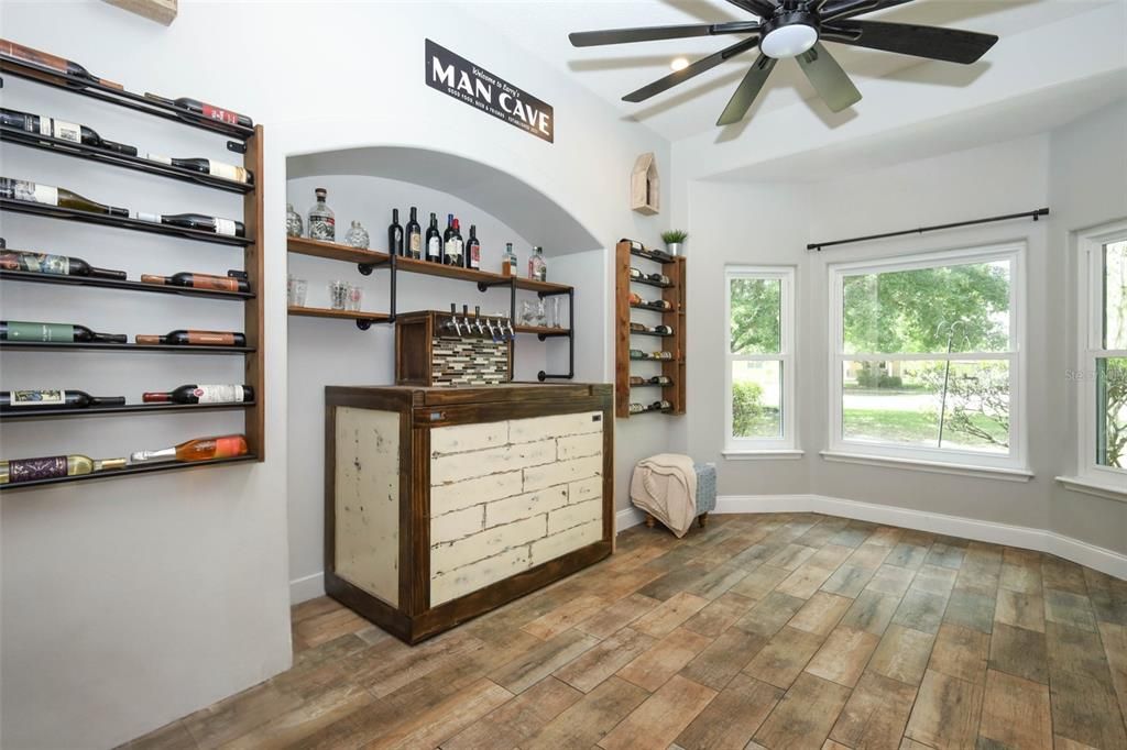 For Sale: $925,000 (5 beds, 3 baths, 2593 Square Feet)