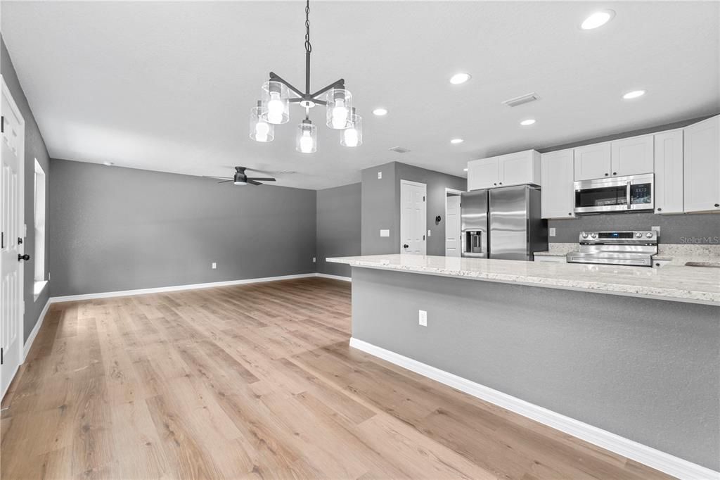 На продажу: $187,900 (2 спален, 1 ванн, 1039 Квадратных фут)