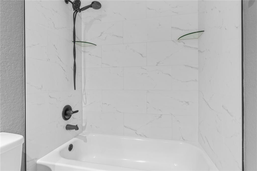 На продажу: $187,900 (2 спален, 1 ванн, 1039 Квадратных фут)