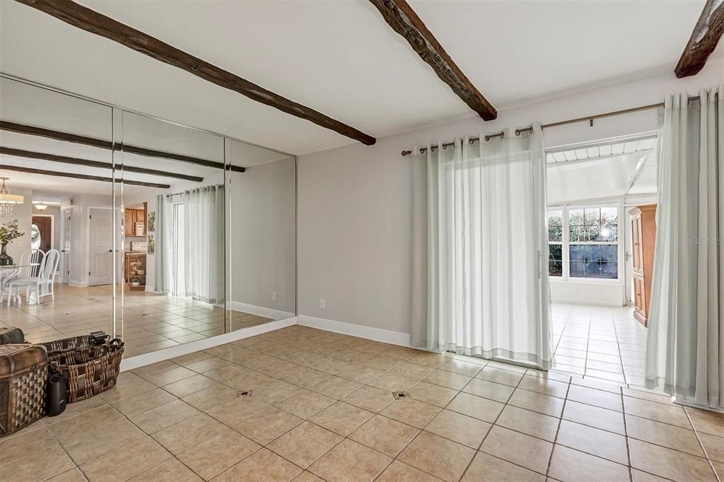 For Sale: $385,000 (3 beds, 2 baths, 1458 Square Feet)
