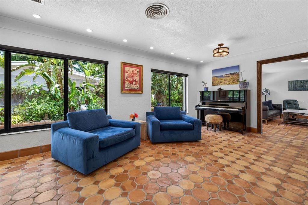 For Sale: $960,000 (4 beds, 4 baths, 2639 Square Feet)