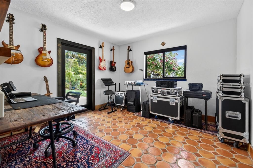 For Sale: $960,000 (4 beds, 4 baths, 2639 Square Feet)
