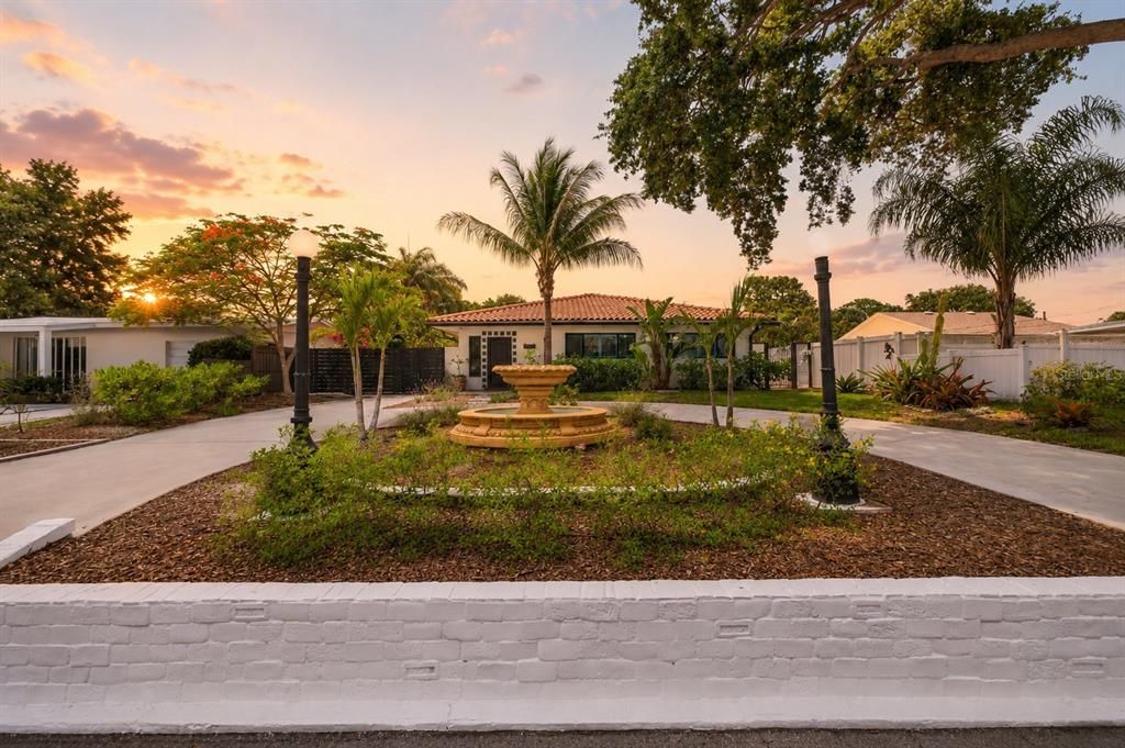 For Sale: $960,000 (4 beds, 4 baths, 2639 Square Feet)