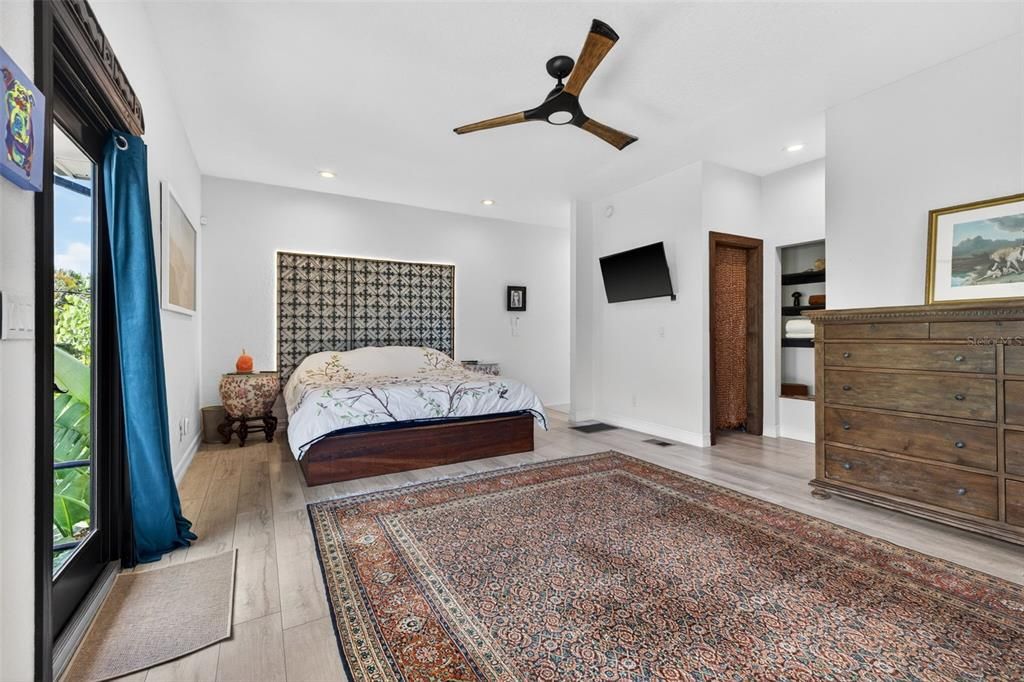 For Sale: $960,000 (4 beds, 4 baths, 2639 Square Feet)