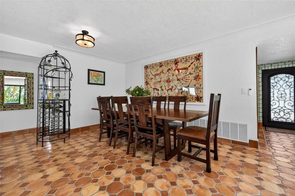 For Sale: $960,000 (4 beds, 4 baths, 2639 Square Feet)