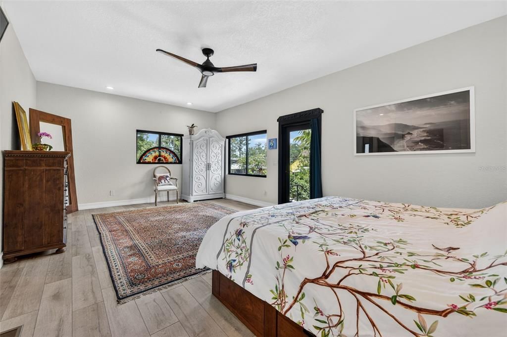 For Sale: $960,000 (4 beds, 4 baths, 2639 Square Feet)