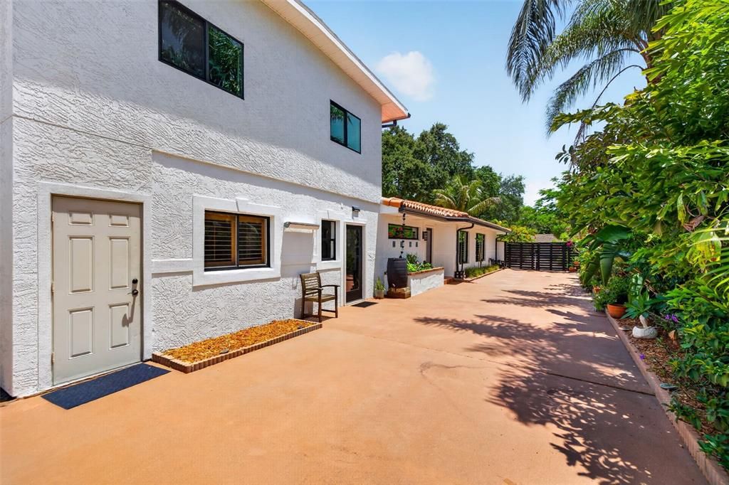 For Sale: $960,000 (4 beds, 4 baths, 2639 Square Feet)