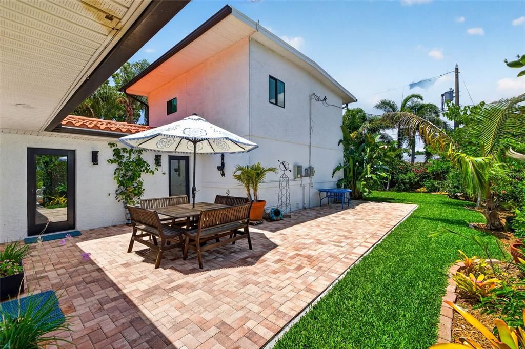 For Sale: $960,000 (4 beds, 4 baths, 2639 Square Feet)