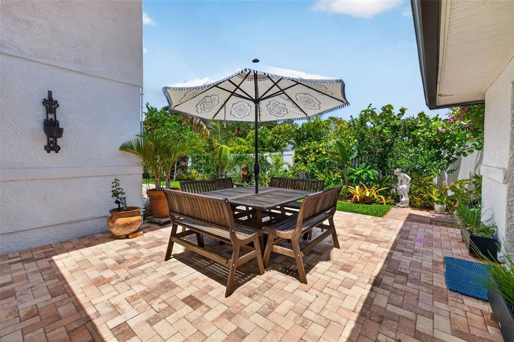 For Sale: $960,000 (4 beds, 4 baths, 2639 Square Feet)