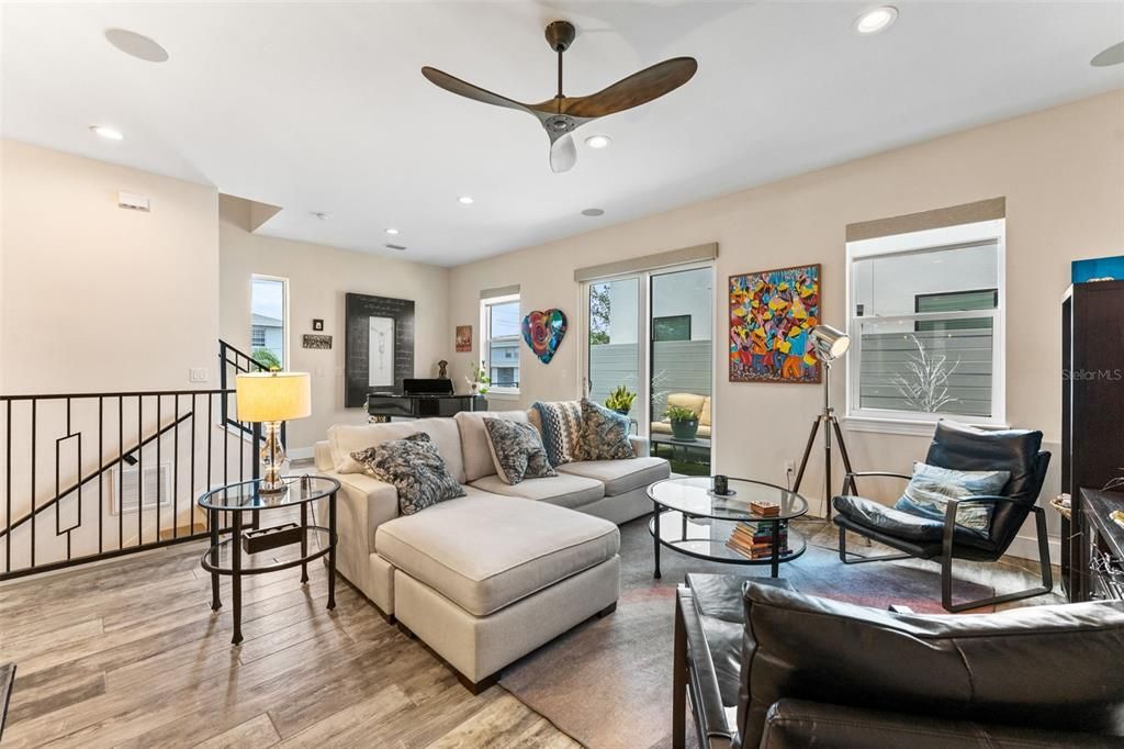 For Sale: $699,900 (3 beds, 3 baths, 2253 Square Feet)