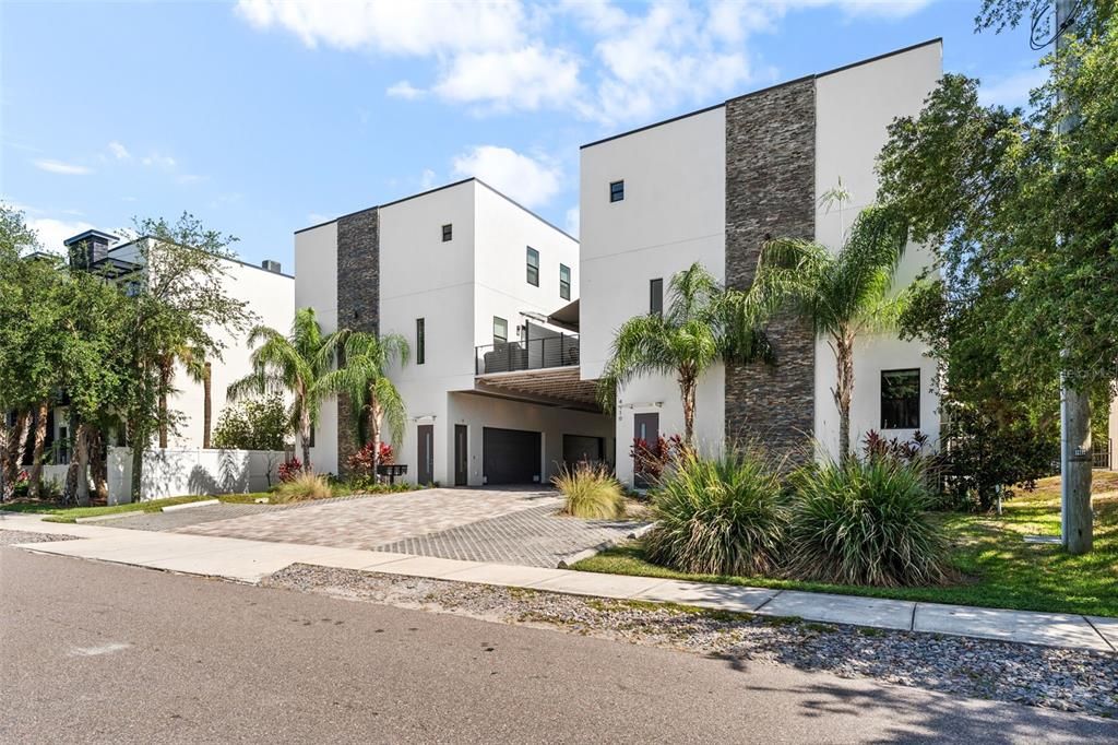 For Sale: $699,900 (3 beds, 3 baths, 2253 Square Feet)
