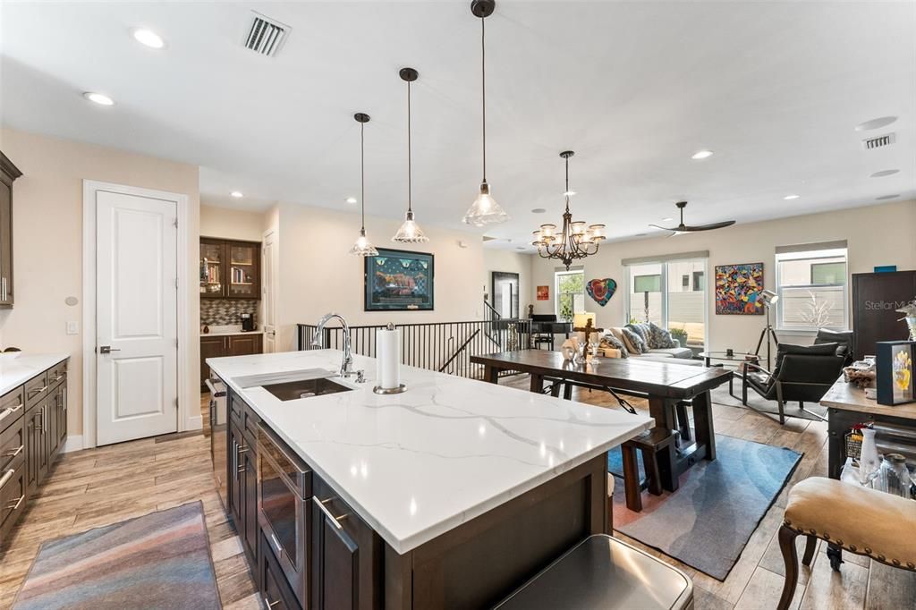 For Sale: $699,900 (3 beds, 3 baths, 2253 Square Feet)