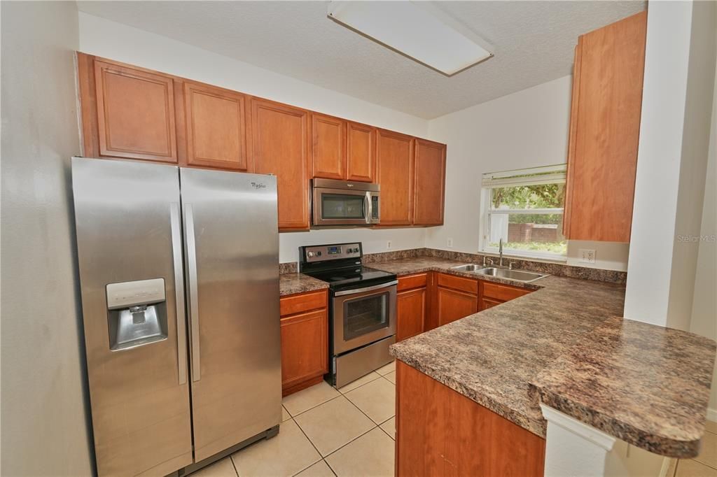 For Rent: $1,800 (3 beds, 2 baths, 1203 Square Feet)