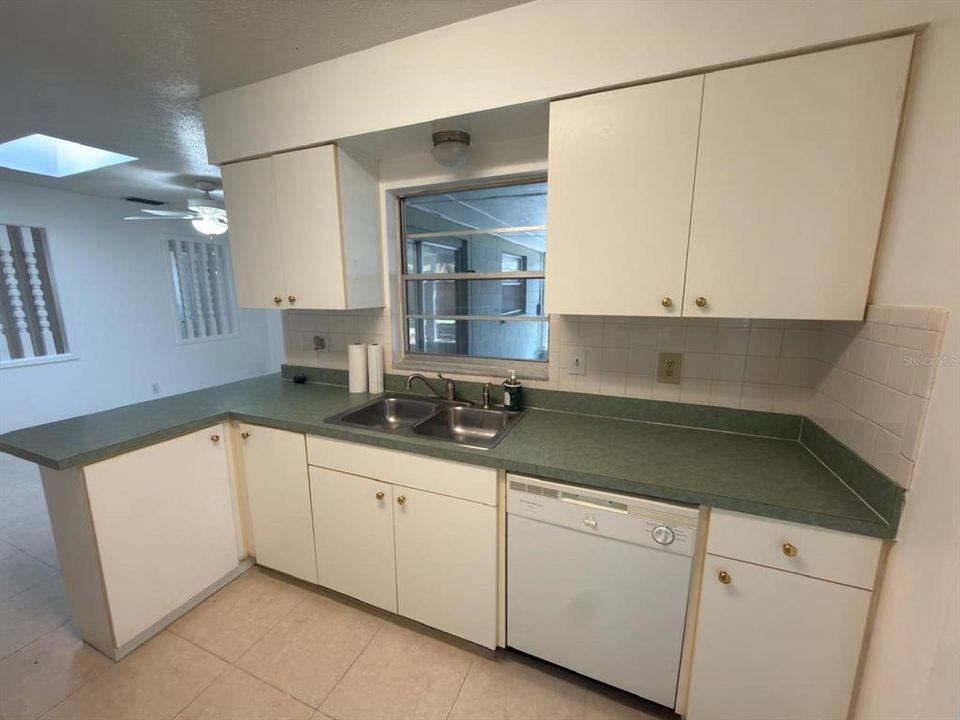For Sale: $389,000 (4 beds, 2 baths, 1628 Square Feet)