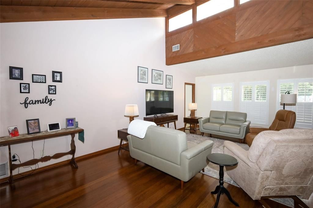 For Sale: $520,000 (4 beds, 2 baths, 1924 Square Feet)