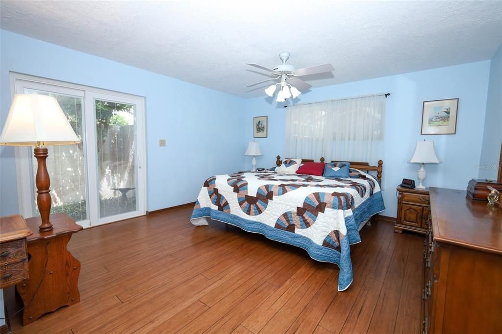 For Sale: $520,000 (4 beds, 2 baths, 1924 Square Feet)