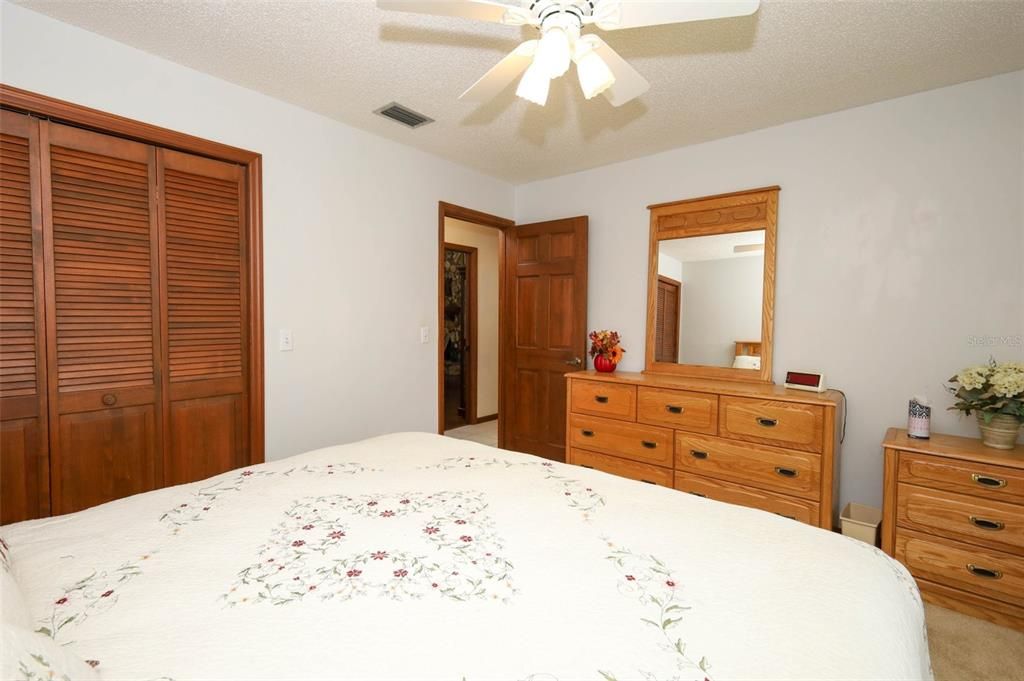 For Sale: $520,000 (4 beds, 2 baths, 1924 Square Feet)