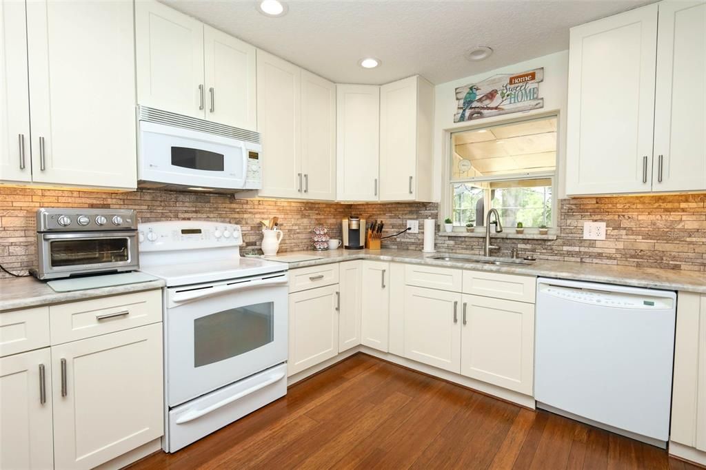 For Sale: $520,000 (4 beds, 2 baths, 1924 Square Feet)