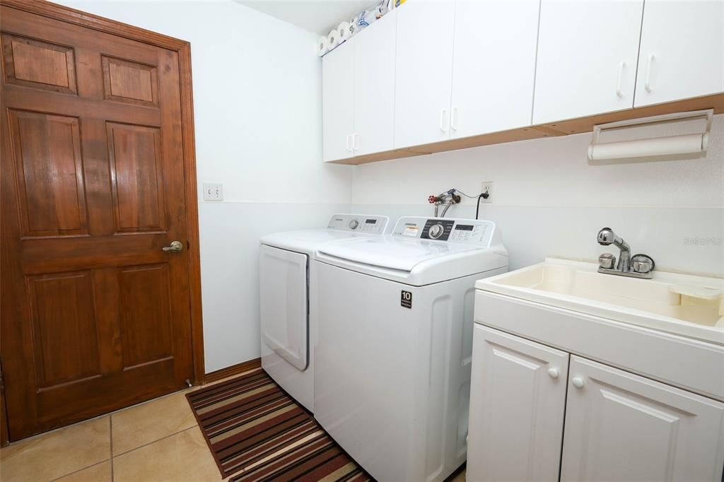 For Sale: $520,000 (4 beds, 2 baths, 1924 Square Feet)