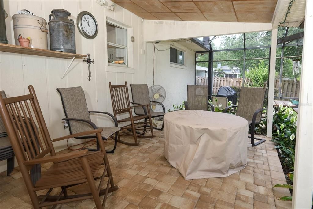 For Sale: $520,000 (4 beds, 2 baths, 1924 Square Feet)