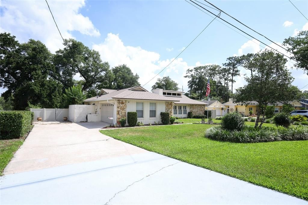 For Sale: $520,000 (4 beds, 2 baths, 1924 Square Feet)
