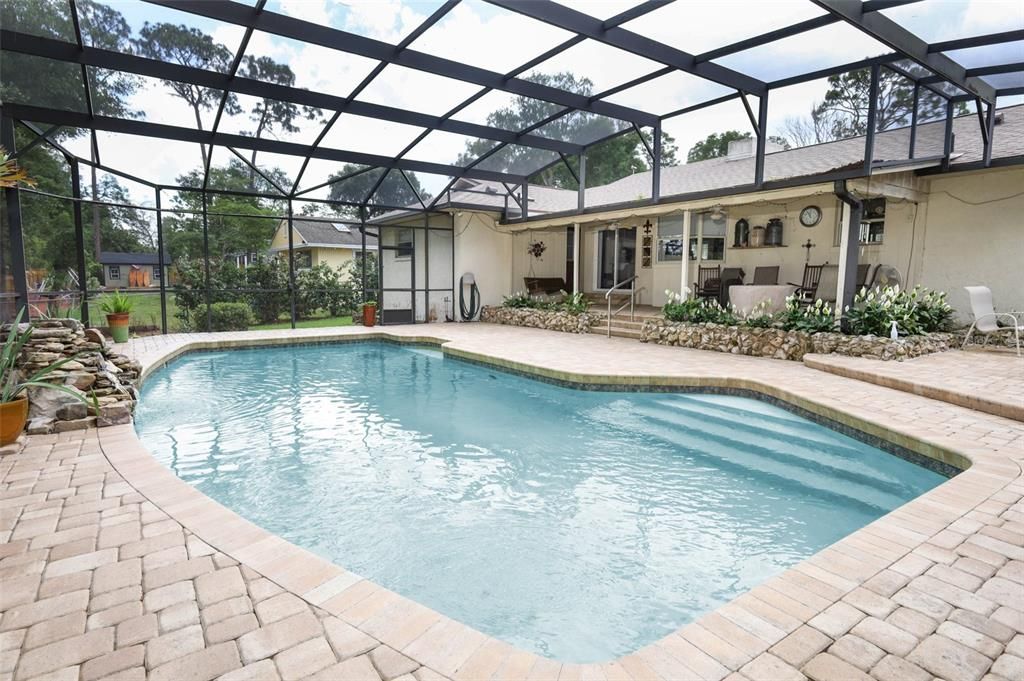 For Sale: $520,000 (4 beds, 2 baths, 1924 Square Feet)
