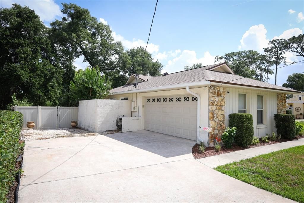 For Sale: $520,000 (4 beds, 2 baths, 1924 Square Feet)