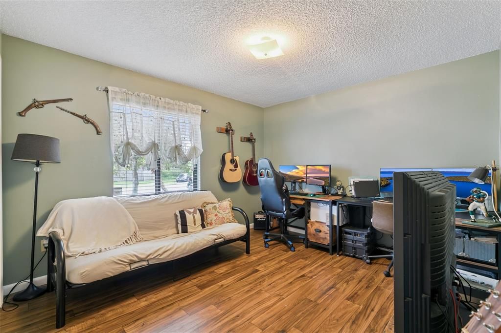 Active With Contract: $330,000 (3 beds, 2 baths, 1324 Square Feet)