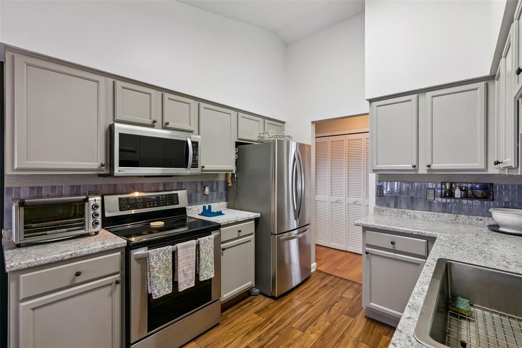Active With Contract: $330,000 (3 beds, 2 baths, 1324 Square Feet)