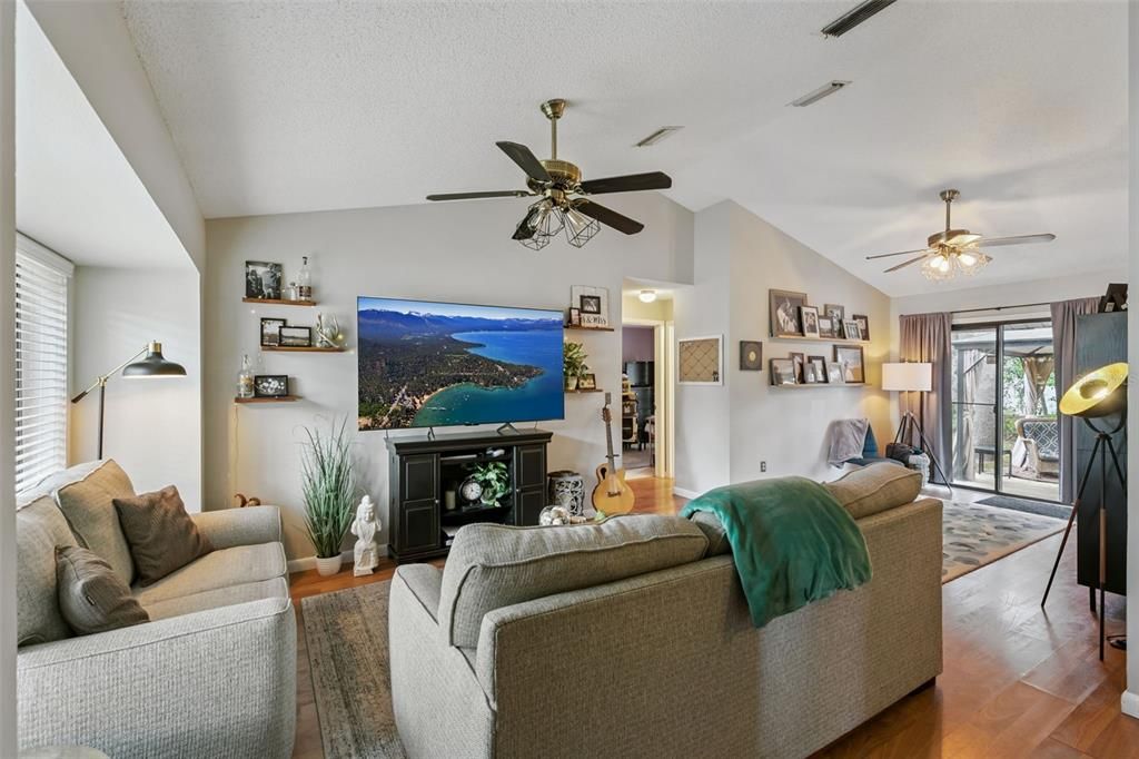 Active With Contract: $330,000 (3 beds, 2 baths, 1324 Square Feet)