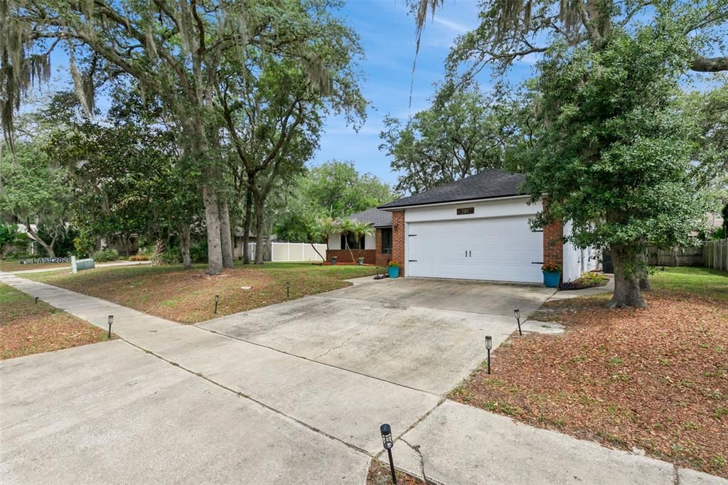 Active With Contract: $330,000 (3 beds, 2 baths, 1324 Square Feet)