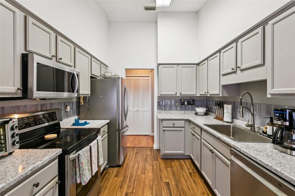 Active With Contract: $330,000 (3 beds, 2 baths, 1324 Square Feet)