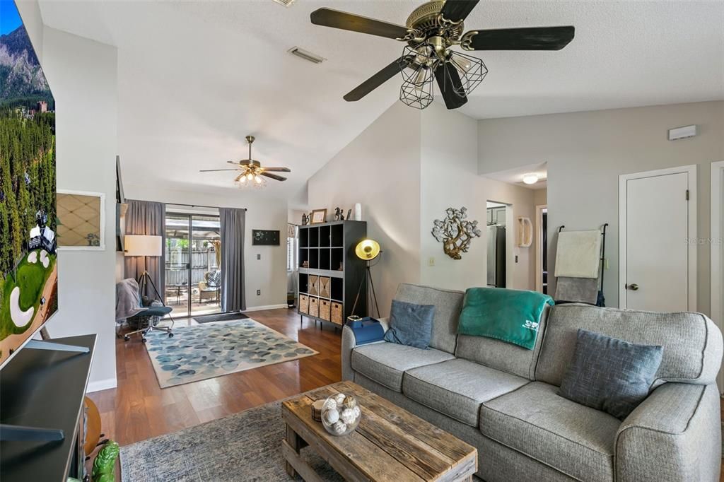 Active With Contract: $330,000 (3 beds, 2 baths, 1324 Square Feet)