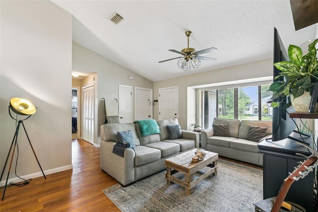 Active With Contract: $330,000 (3 beds, 2 baths, 1324 Square Feet)