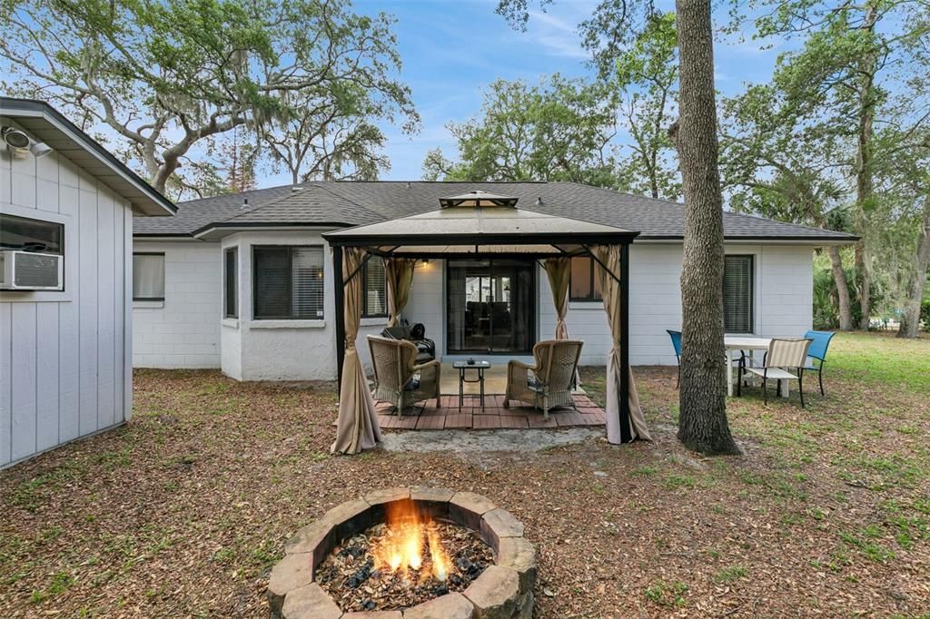 Active With Contract: $330,000 (3 beds, 2 baths, 1324 Square Feet)
