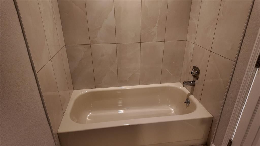 For Sale: $235,000 (2 beds, 2 baths, 1185 Square Feet)