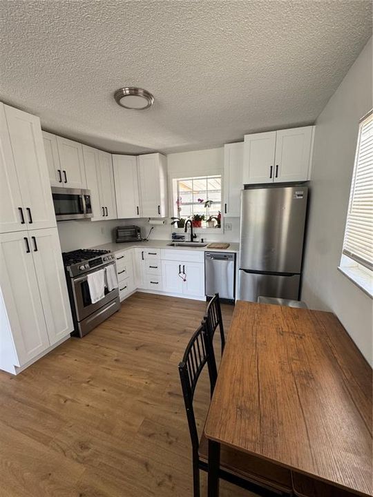 For Sale: $289,900 (2 beds, 1 baths, 832 Square Feet)